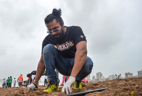 Beach Cleanup Campaign, Mumbai, India - 15 Aug 2018