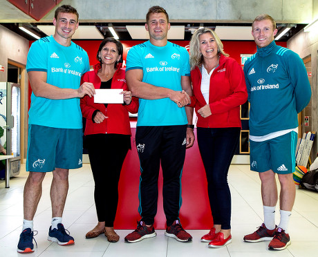 Munster Rugby?s Tommy O?Donnell, CJ Stander and Keith Earls present Nancy Ward, Irish Heart Corporate Partnerships Manager, and Anne Riordan, Regional Manager Irish Heart Foundation, with a cheque following last year?s charity partnership with the province in memory of Anthony Foley