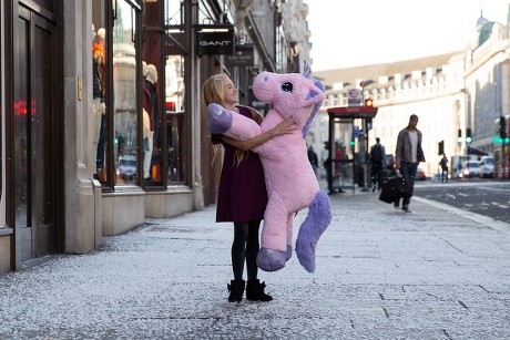 giant unicorn hamleys