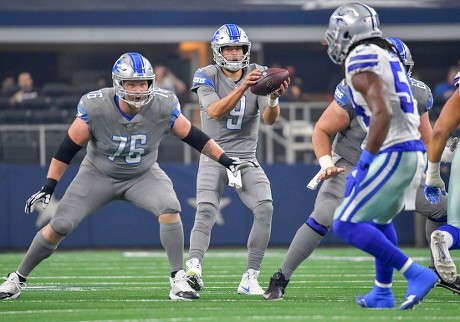 September 30, 2018: Dallas Cowboys running back Ezekiel Elliott #21 during  an NFL football game between the Detroit Lions and the Dallas Cowboys at  AT&T Stadium in Arlington, TX Dallas defeated Detroit