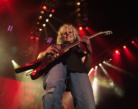 Poison in Concert at Lakewood Amphitheatre, 2002 - 26 May 2002