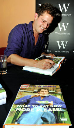 Valentine Warner TV Cook at a cooking and book signing event at Dorchester Town Hall, Dorset, Britain - 10 Aug 2009
