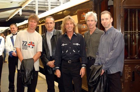 Status Quo Onboard The Orient Express To Launch Their New Album 'heavy Traffic'.l-r John 'rhino'edwards (bass) Francis Rossi (singer) Rick Parfitt (guitar) Andrew Bown (keyboards) And Matt Letley (drummer) Of Status Quo Board The Orient Express A