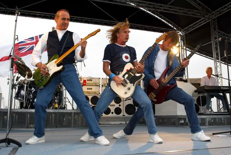 Status Quo Perform Songs From Their New Album 'heavy Traffic' Aboard Hms Ark Royal In Portsmouth Docks.they Are From Left; Francis Rossi Rick Parfitt John 'rhino' Edwards Andrew Bown And Matt Letley (on Drums)