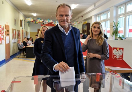 European Council President Donald Tusk (C) with his wife Malgorzata Tusk (L) and daughter Katarzyna Tusk (R) cast their votes at a polling station in Sopot, Poland, 21 October 2018. Poles are to elect nearly 47,000 district, county and provincial councillors and close to 2,500 district heads and town and city mayors. There are over 30 million Poles eligible to vote.