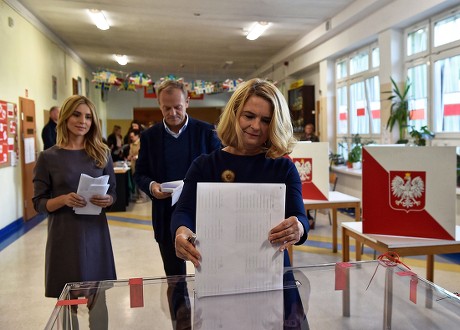 European Council President Donald Tusk (C) with his wife Malgorzata Tusk (R) and daughter Katarzyna Tusk (L) cast their votes at a polling station in Sopot, Poland, 21 October 2018. Poles are to elect nearly 47,000 district, county and provincial councillors and close to 2,500 district heads and town and city mayors. There are over 30 million Poles eligible to vote.