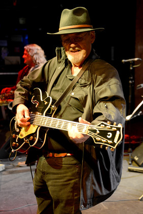 __COUNT__ Duane Eddy in concert at the London Palladium, London, UK ...