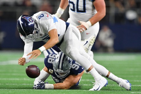 November 5, 2018: Dallas Cowboys linebacker Leighton Vander Esch (55)  during the NFL football game between the Tennessee Titans and the Dallas  Cowboys at AT&T Stadium in Arlington, Texas. Shane Roper/Cal Sport