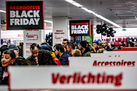 opgroeien Rijpen Grof Consumers Stand Line Checkout Mediamarkt Retailer Editorial Stock Photo -  Stock Image | Shutterstock