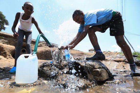 Kenyan School Children Fill Their Water Editorial Stock Photo - Stock ...