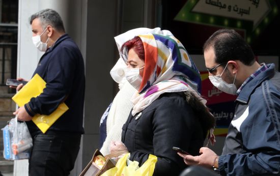 Iranians Wearing Face Masks Walk Past Editorial Stock Photo - Stock ...