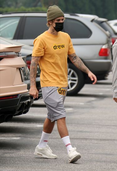 Justin Bieber Hailey Bieber Outside 