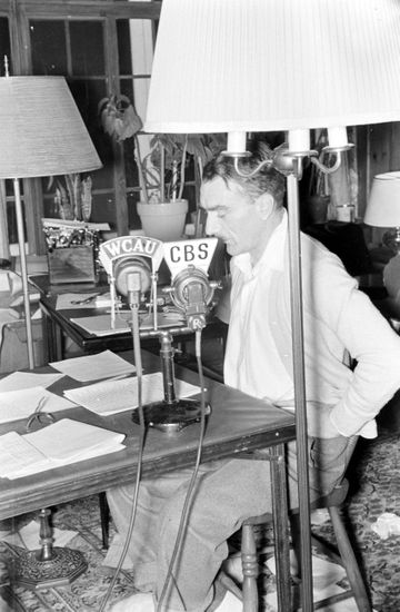 Britishamerican News Commentator Boake Carter Speaking Editorial Stock