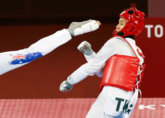 Thailands Ramnarong Sawekwiharee R Kicked By Editorial Stock Photo