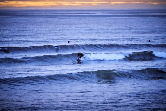 Malibu Ca View Surfers Malibu Tsunami Editorial Stock Photo - Stock ...