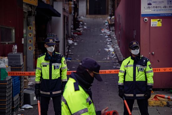 Police Prepare Police Line Around Crime Editorial Stock Photo - Stock ...