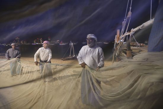 Qatari Fishermen Prepare Their Traditional Fishing Editorial Stock ...