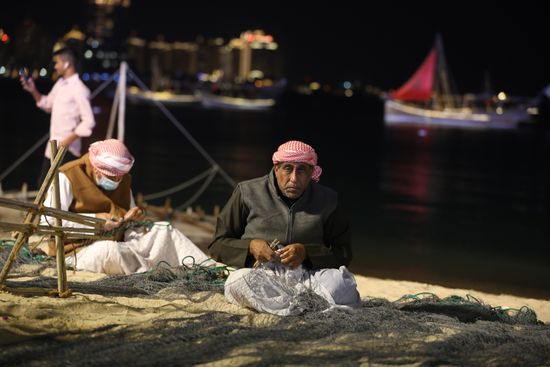 Qatari Fishermen Prepare Their Traditional Fishing Editorial Stock ...