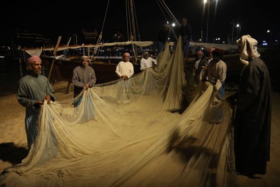 Qatari Fishermen Prepare Their Traditional Fishing Editorial Stock ...