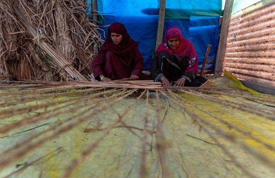 Kashmiri Women Artisans Weave Reed Rice Editorial Stock Photo - Stock ...