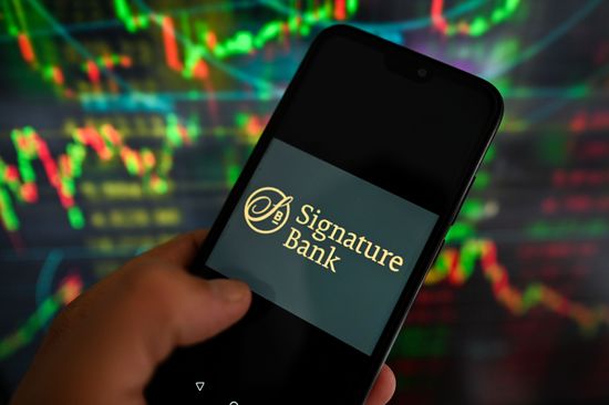 This Photo Illustration Signature Bank Logo Editorial Stock Photo ...