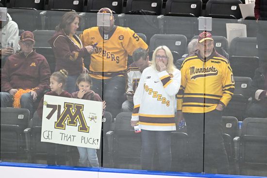 Minnesota Gopher Fans Prepare Watch Game Editorial Stock Photo - Stock ...
