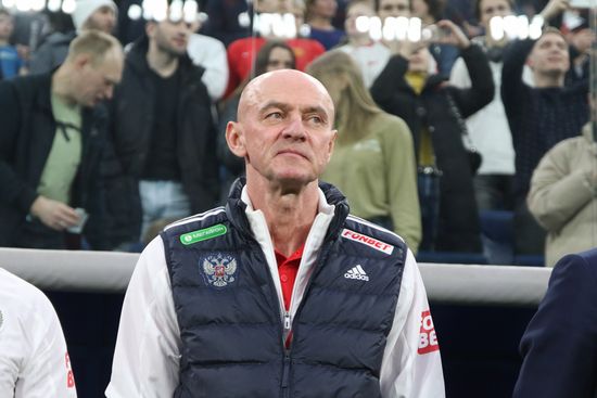 Poursuivi par victor onopko russie droit Banque de photographies et d