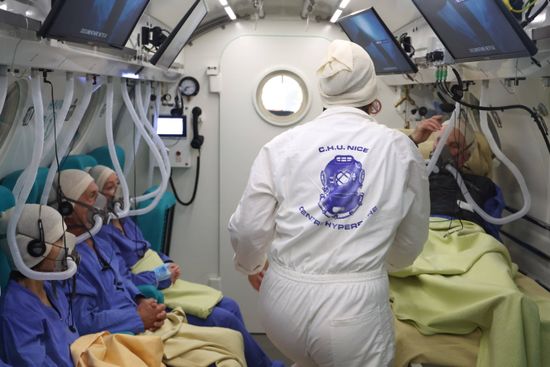 Hyperbaric Oxygen Treatment Unit Utoh Hyperbaric Editorial Stock Photo ...