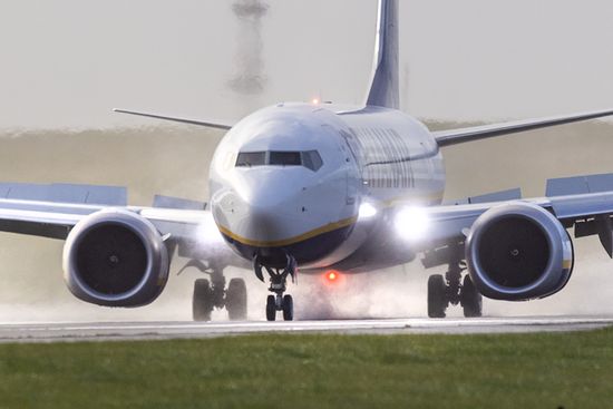 Ryanair Aircraft Engulfed Water Lands Strong Editorial Stock Photo ...