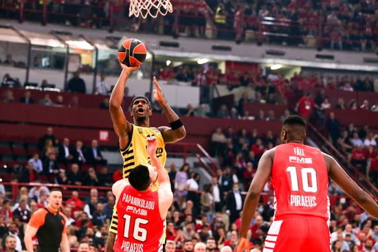 Key Performances Drive Fenerbahçe Victory