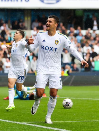 Joel Piroe sets off the Leeds Away End! @Millwall Football Club @Leeds