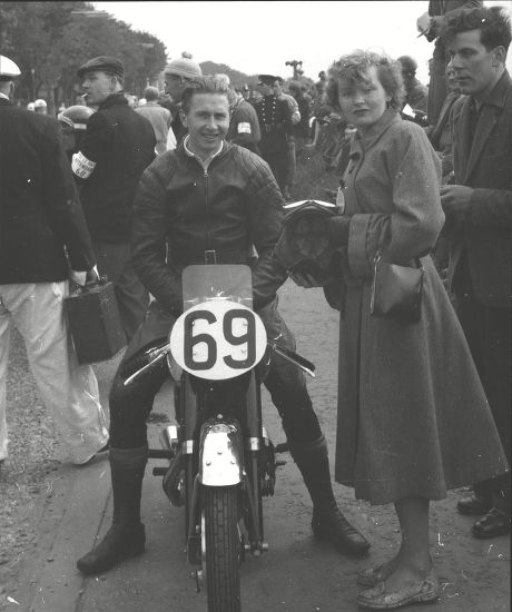George T Salt Racing Motor Cyclist - Foto de stock de contenido ...