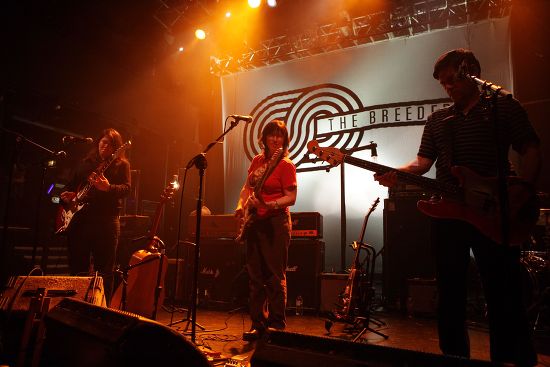 Alternative 90s Rock Band Breeders Perform Editorial Stock Photo ...