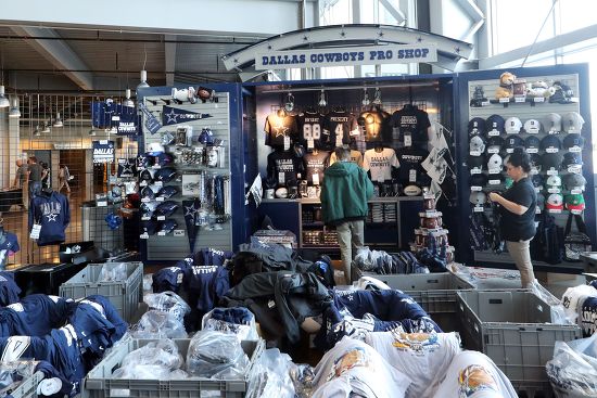 Att Stadium Prepares Merchandise Thanksgiving Game Editorial Stock Photo Stock Image Shutterstock