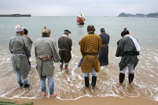 japanese-fishermen-dressed-traditional-clothing-bow-editorial-stock
