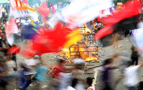 filipino-protesters-rejoice-while-burning-effigy-editorial-stock-photo