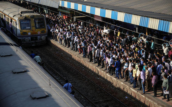 Indian Commuters Wait On Overcrowded Platform Editorial Stock Photo ...