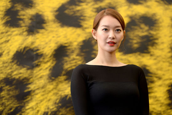 South Korean Actress Mina Shin Poses - Foto de stock de contenido editorial: imagen de stock