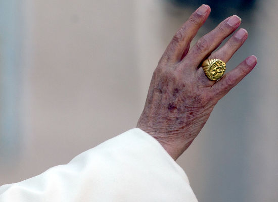 Helderheid Assert Visa Right Hand Pope Benedict Xvi Wearing Editorial Stock Photo - Stock Image |  Shutterstock