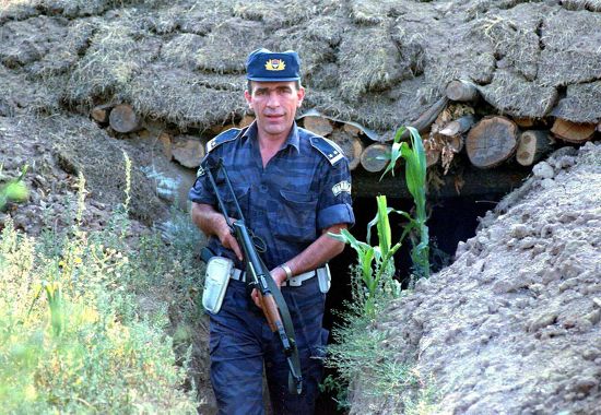 Lapusnik Kosovo Armed Serbian Policeman Emerges Editorial Stock Photo ...