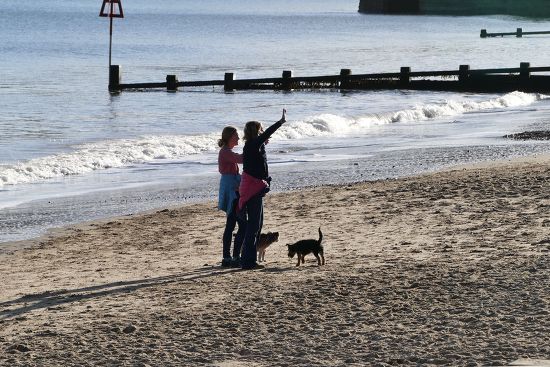 People Enjoy Glorious Sunny Cold Afternoon Editorial Stock Photo ...