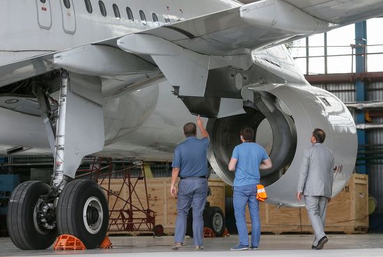 Employees Look Engine Nacelle Airbus A320 Editorial Stock Photo - Stock ...