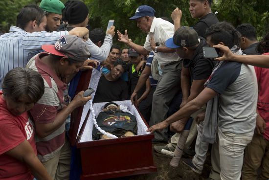 Group People Say Farewell Jorge Zepeda Editorial Stock Photo - Stock ...