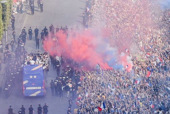 france-national-team-france-s-national-football-team-players-pose-for