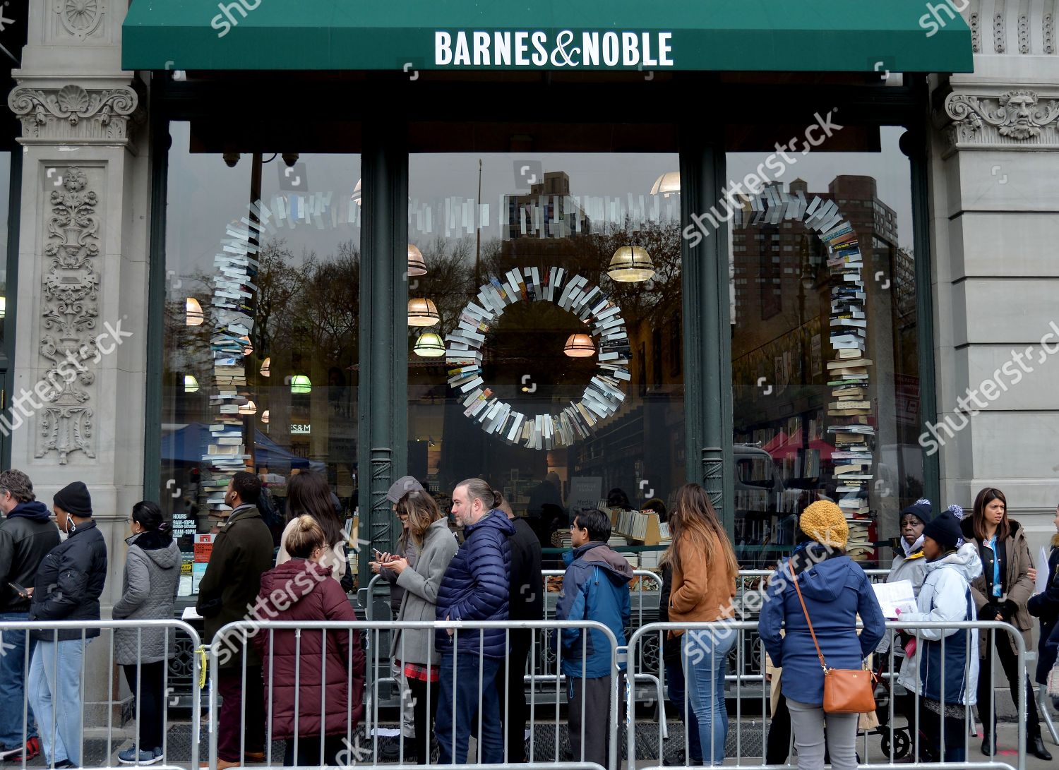 People Wait Line Outside Barnes Noble Union Editorial Stock Photo