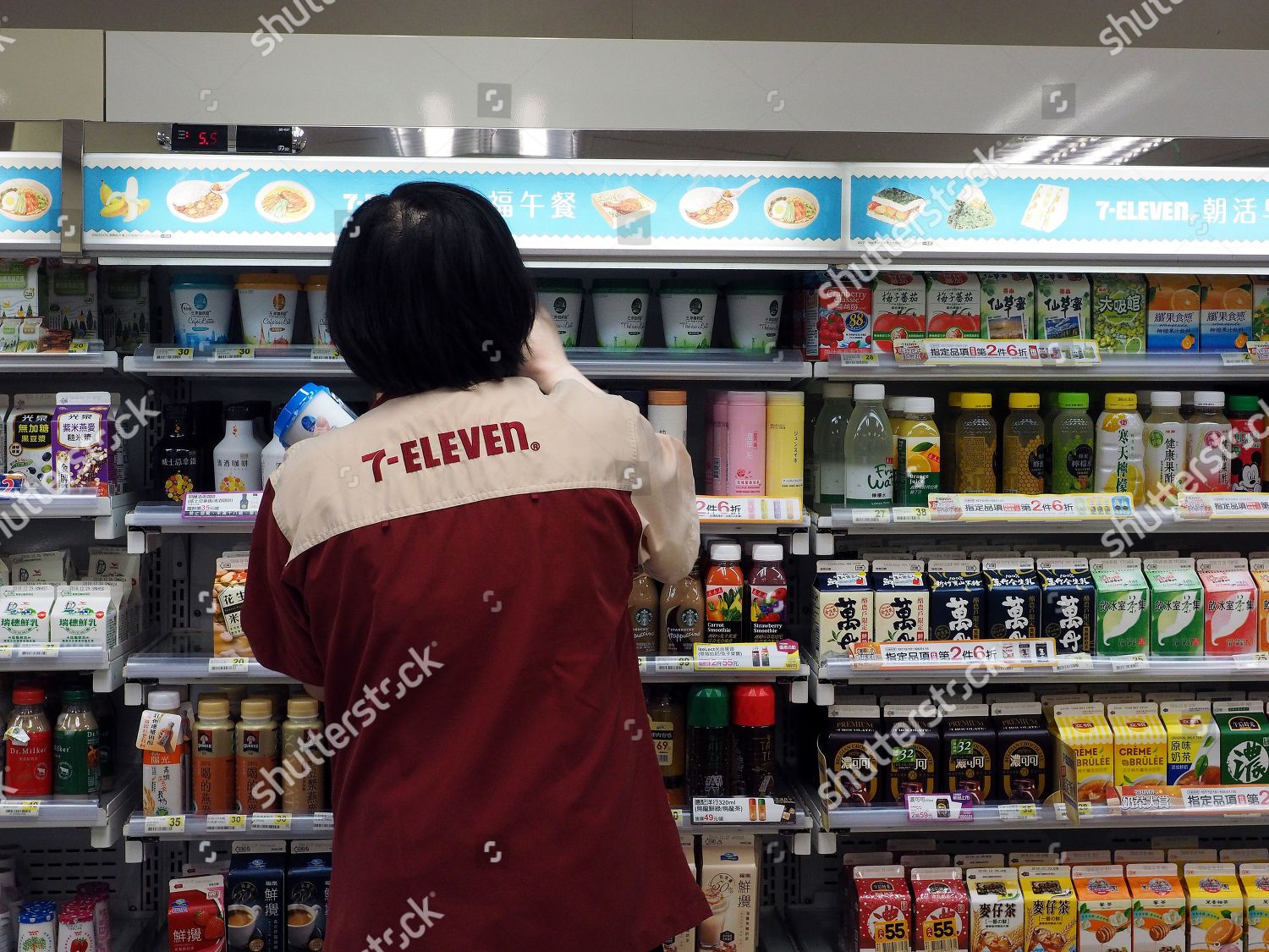 7-11 convenience store editorial stock image. Image of korean