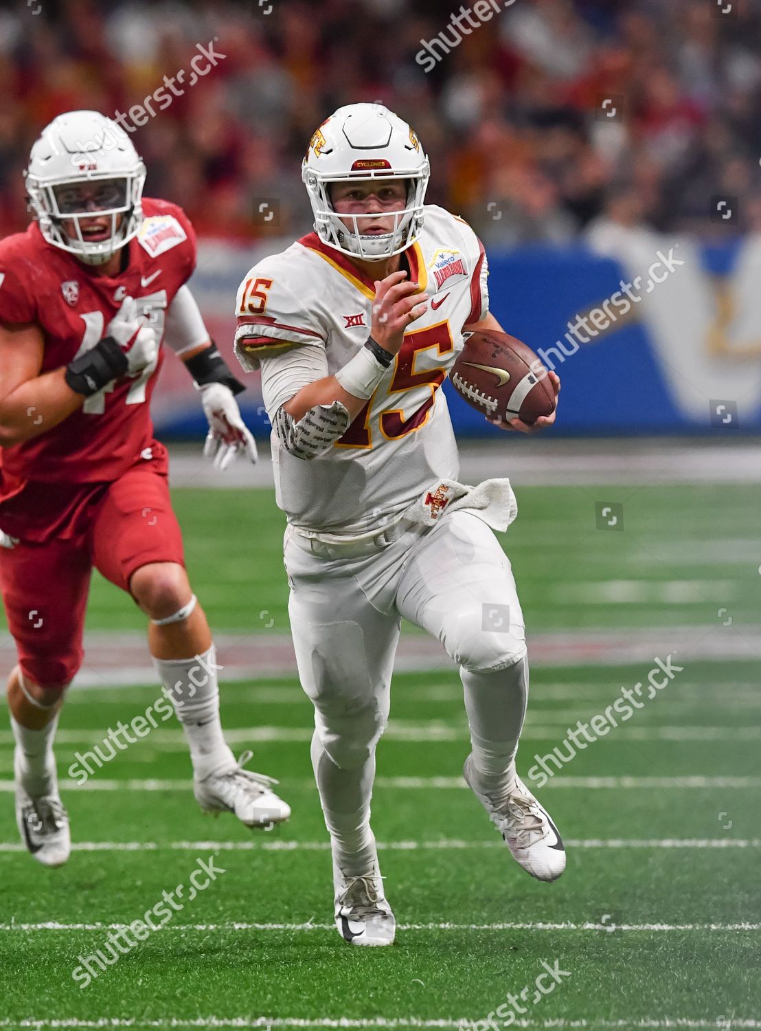 San Antonio, TX, USA. 28th Dec, 2018. Iowa State quarterback, Brock Purdy  (15), in action at the NCAA football Valero Alamo Bowl between the Iowa  State Cyclones and the Washington State Cougars