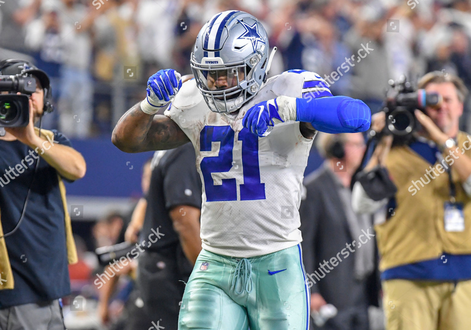 Download Ezekiel Elliott #21 of the Dallas Cowboys Wallpaper