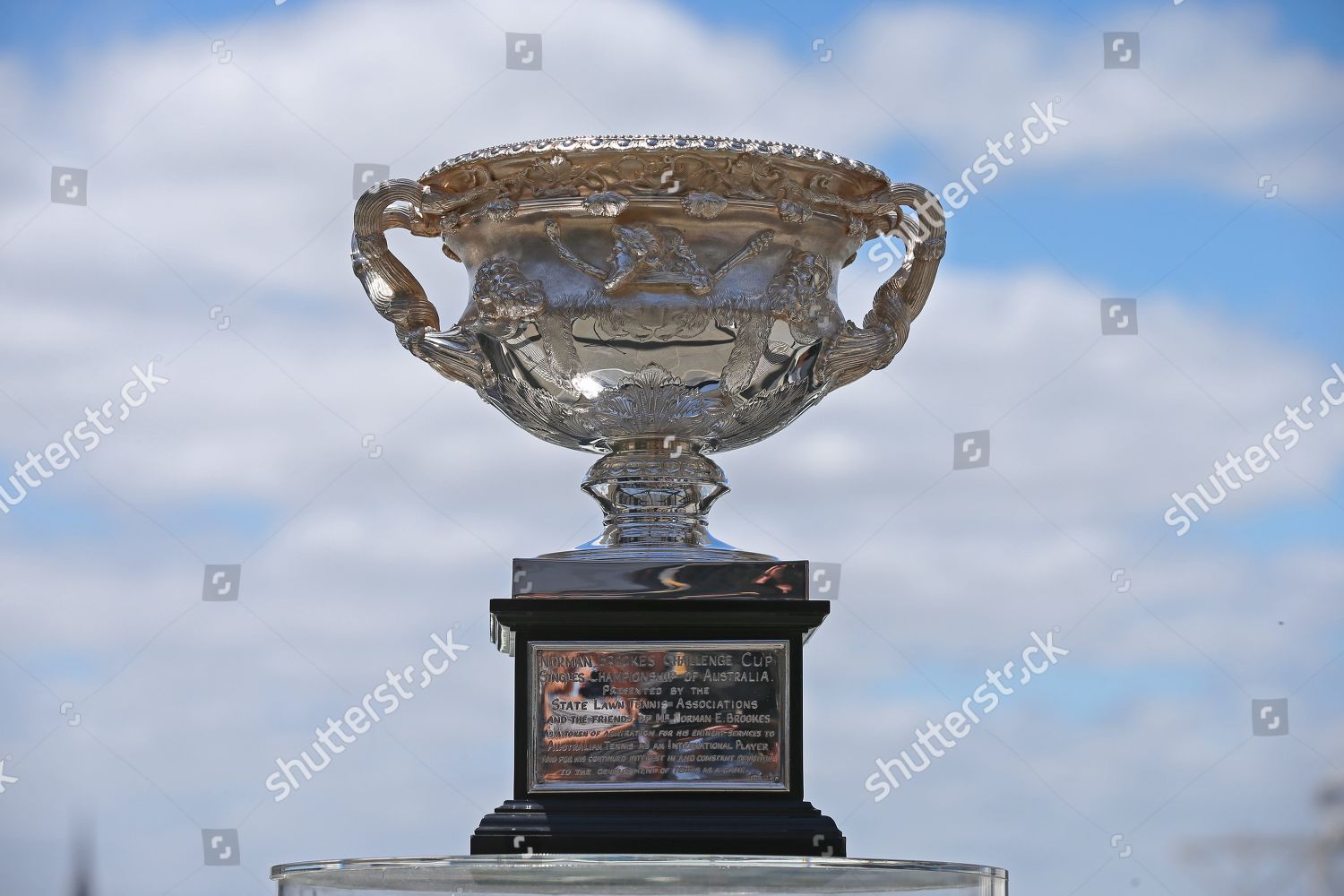 Begge tildeling Så hurtigt som en flash Australian Open Mens trophy seen on display Editorial Stock Photo - Stock  Image | Shutterstock