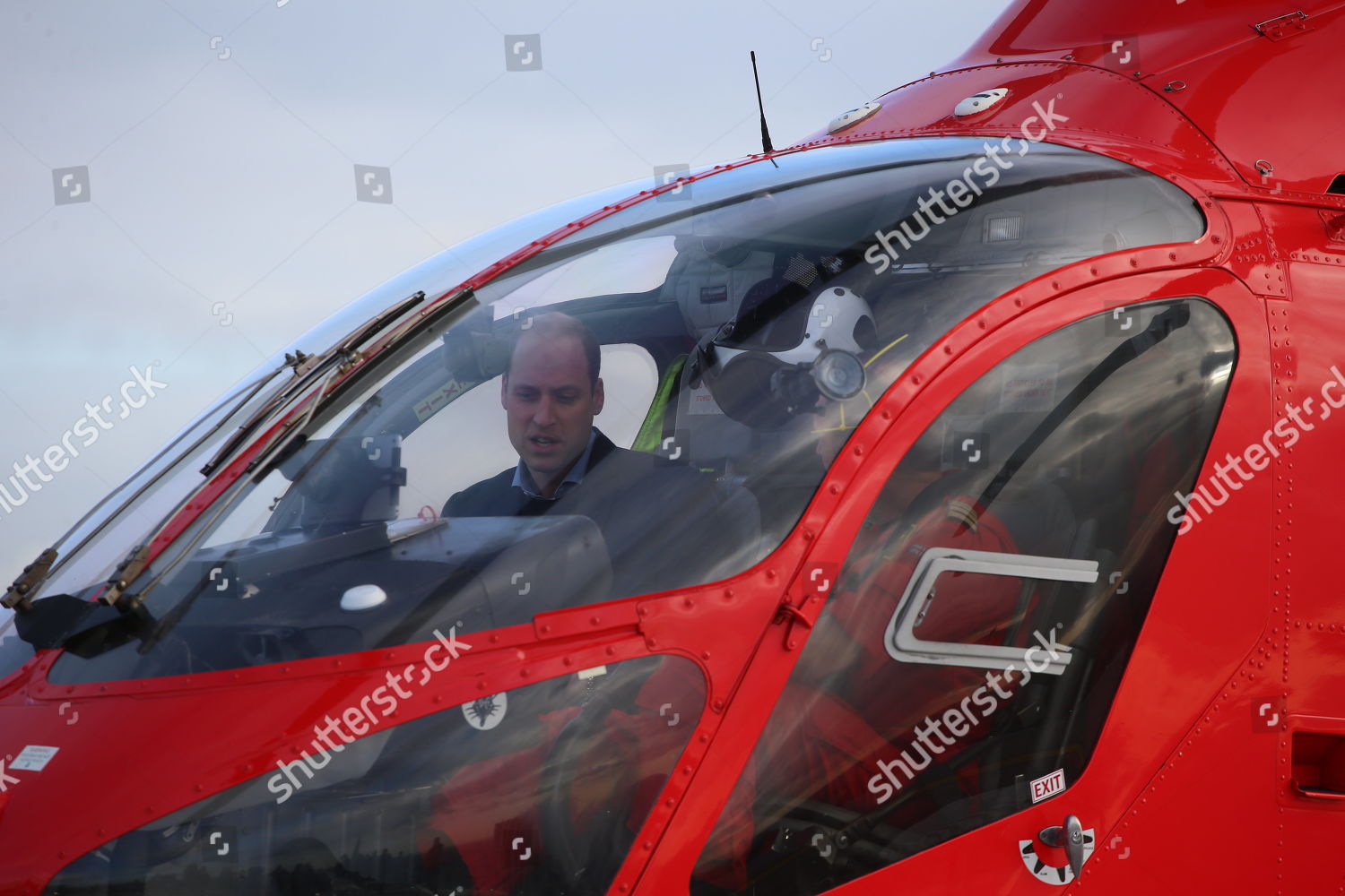 prince-william-arrives-at-the-royal-london-hospital-aboard-an-air-ambulance-uk-shutterstock-editorial-10052351d.jpg